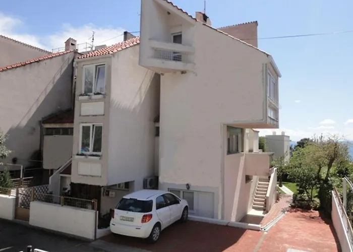 Maria Split